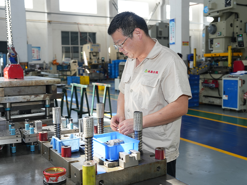 Nhôm dập hoàn hảo - hình thành chính xác của các bộ phận dập nhôm